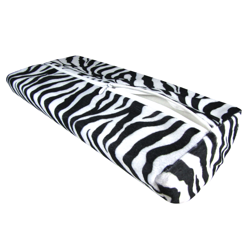 Coussin zébré noir et blanc avec fermeture éclair