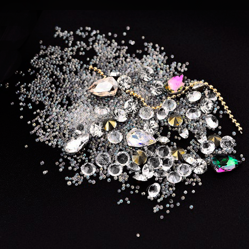 Nail Art Kit 05 - Clear Stones, Golden Chain and Beads