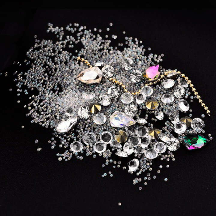 Nail Art Kit 05 - Clear Stones, Golden Chain and Beads