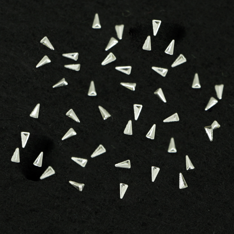 Nail Art Kit 15 - Skinny Triangle Studs Silver