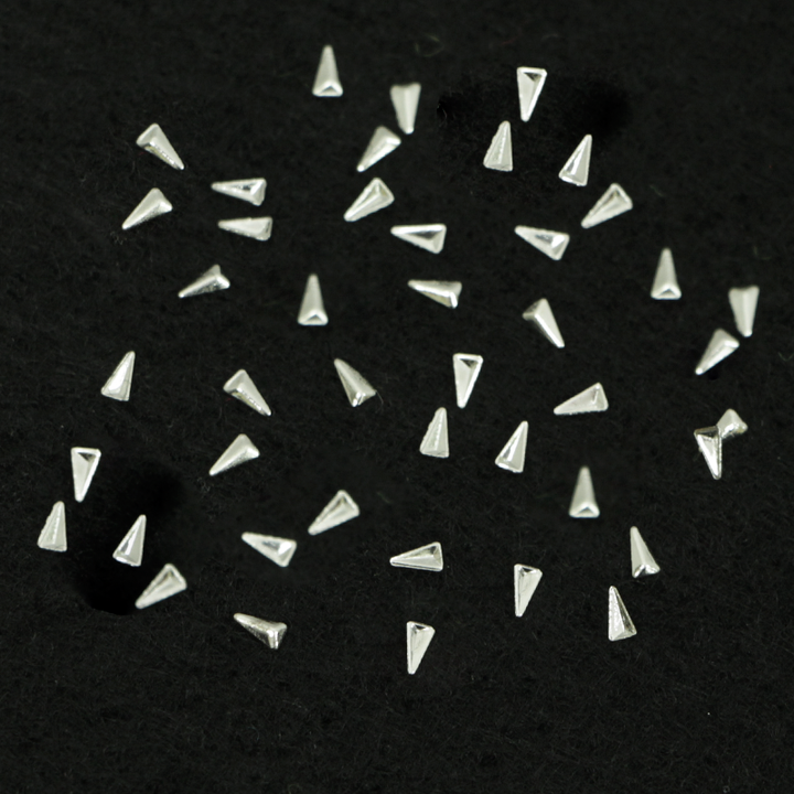 Nail Art Kit 15 - Skinny Triangle Studs Silver